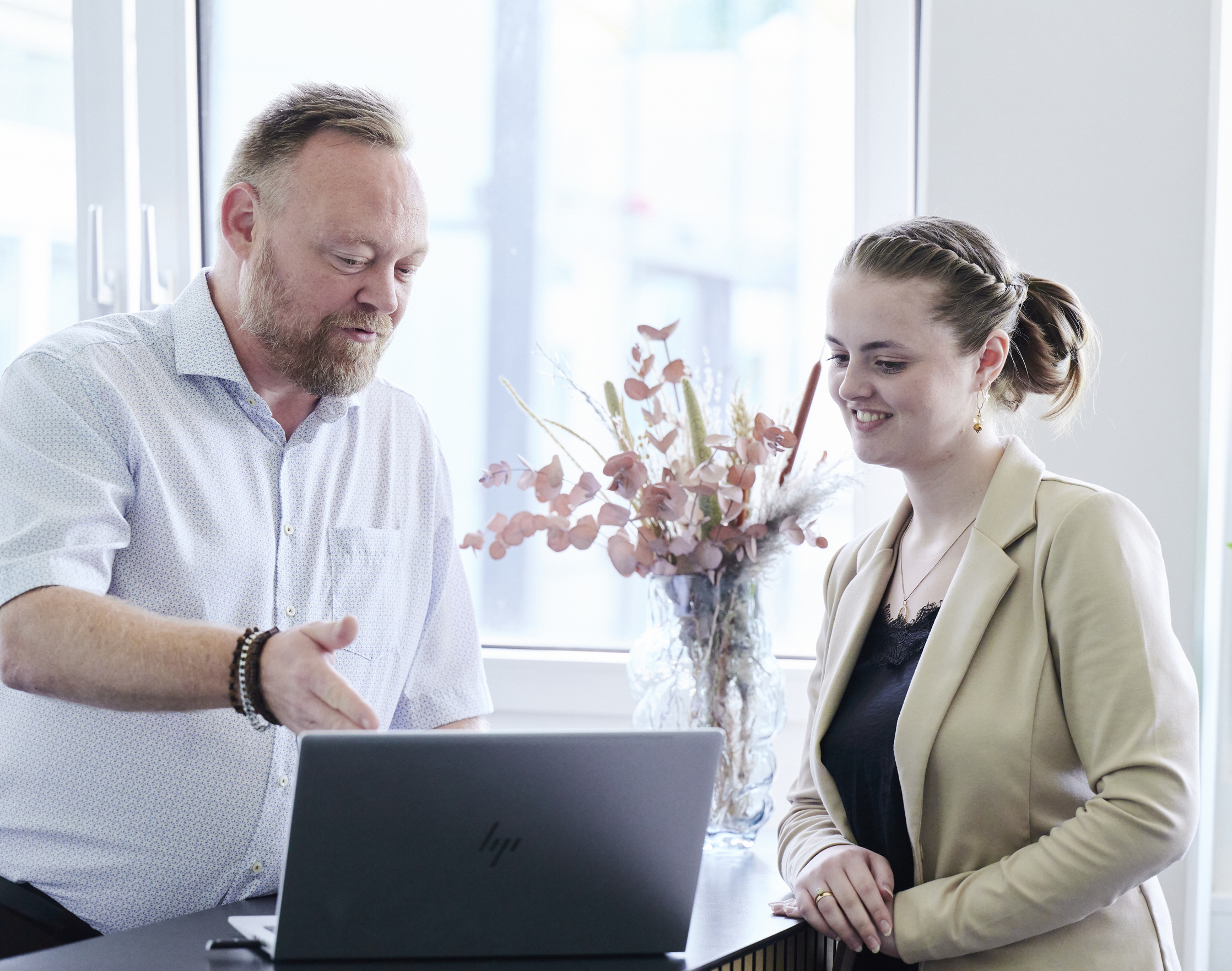 Receptionist i undervisningssituation med faglærer