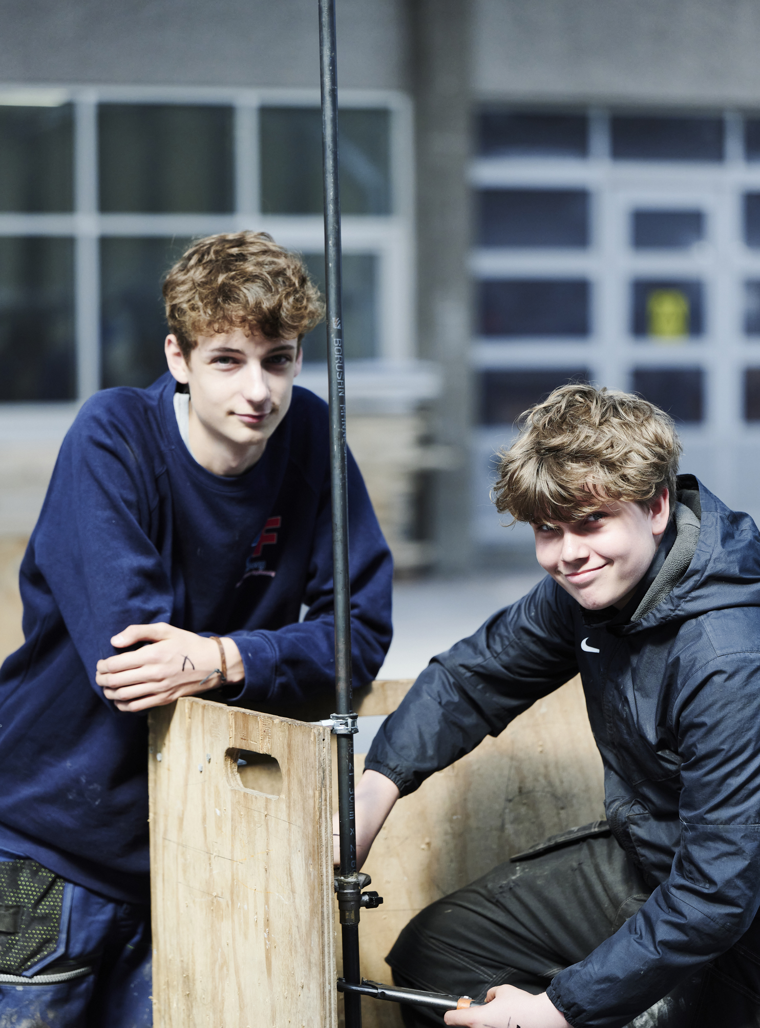 Drenge bygger sammen