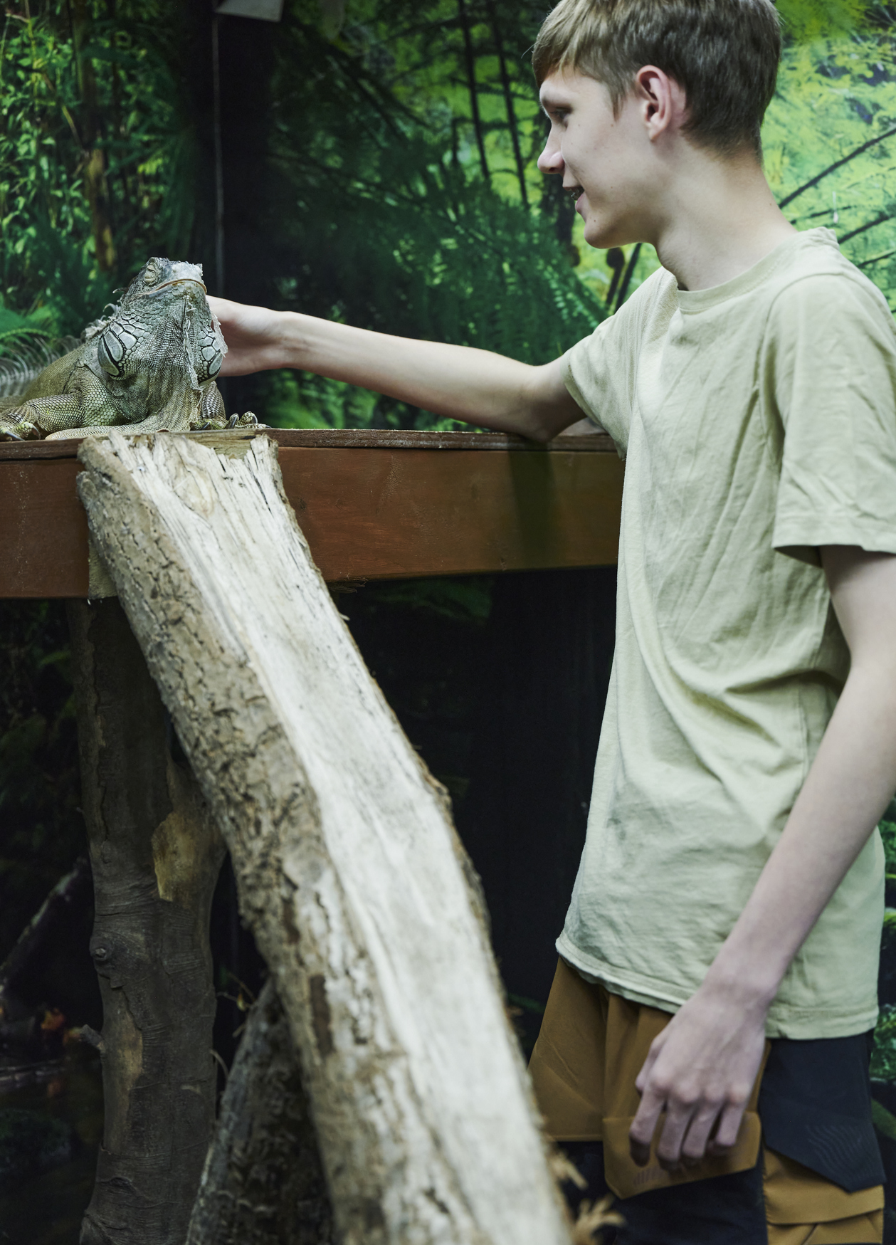 Dyrepasser-elev med øgle