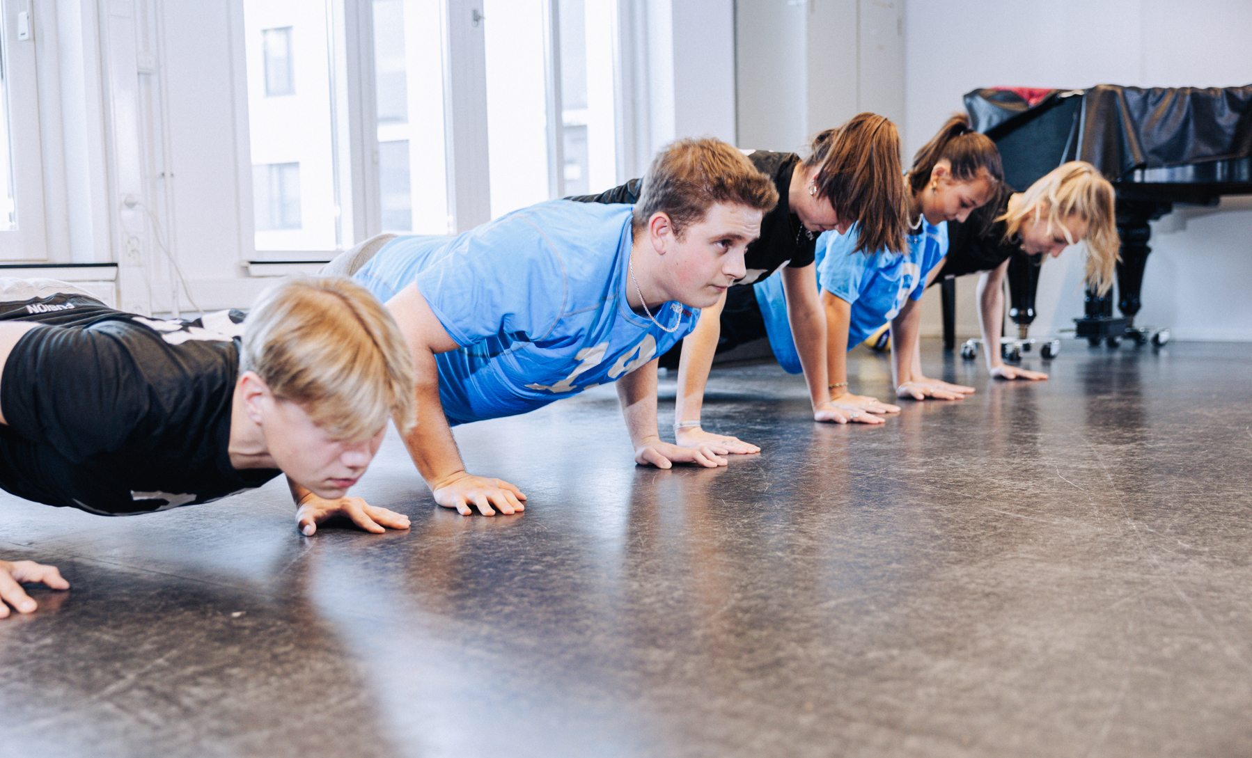 Beredskabslinjen, elever laver armbøjninger