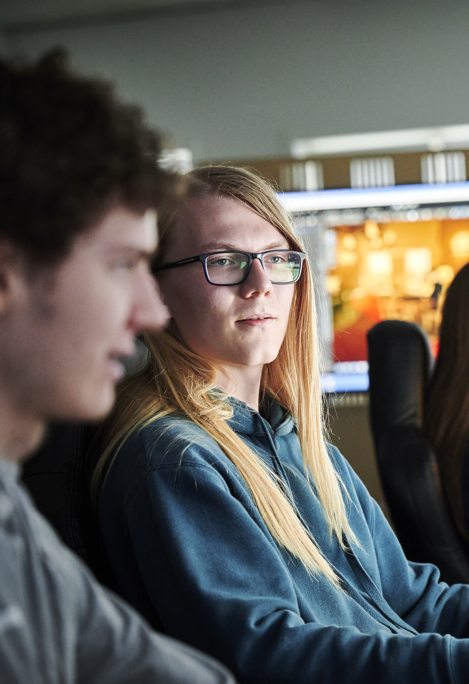 Gametech, elever sidder med computere