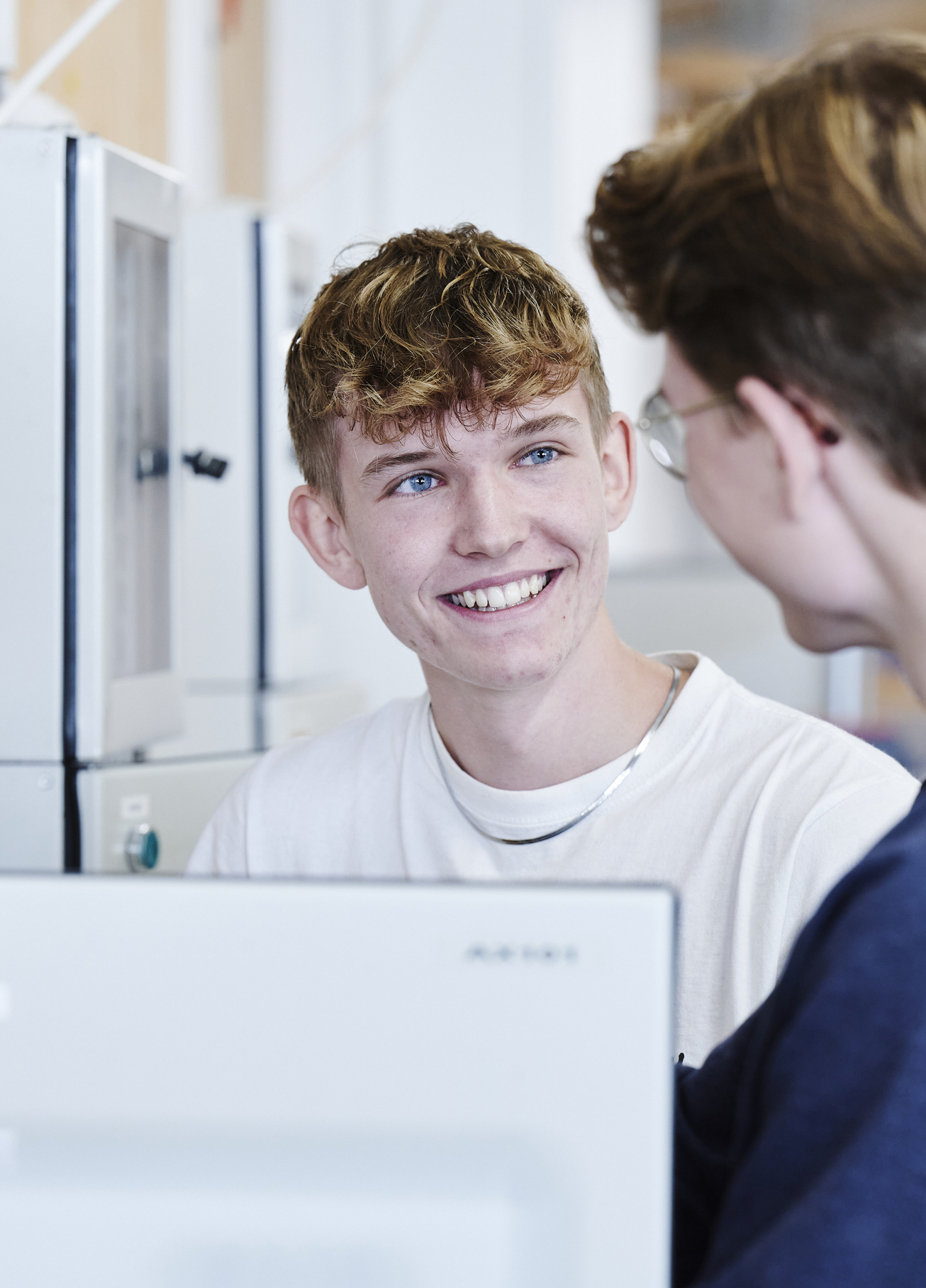 Automatik- og proces-elev smiler