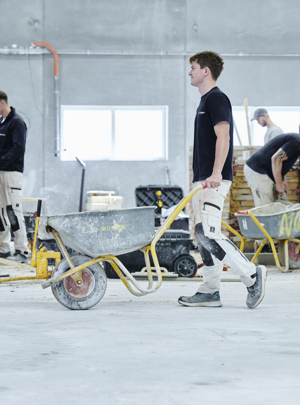 Elever i murerhallen