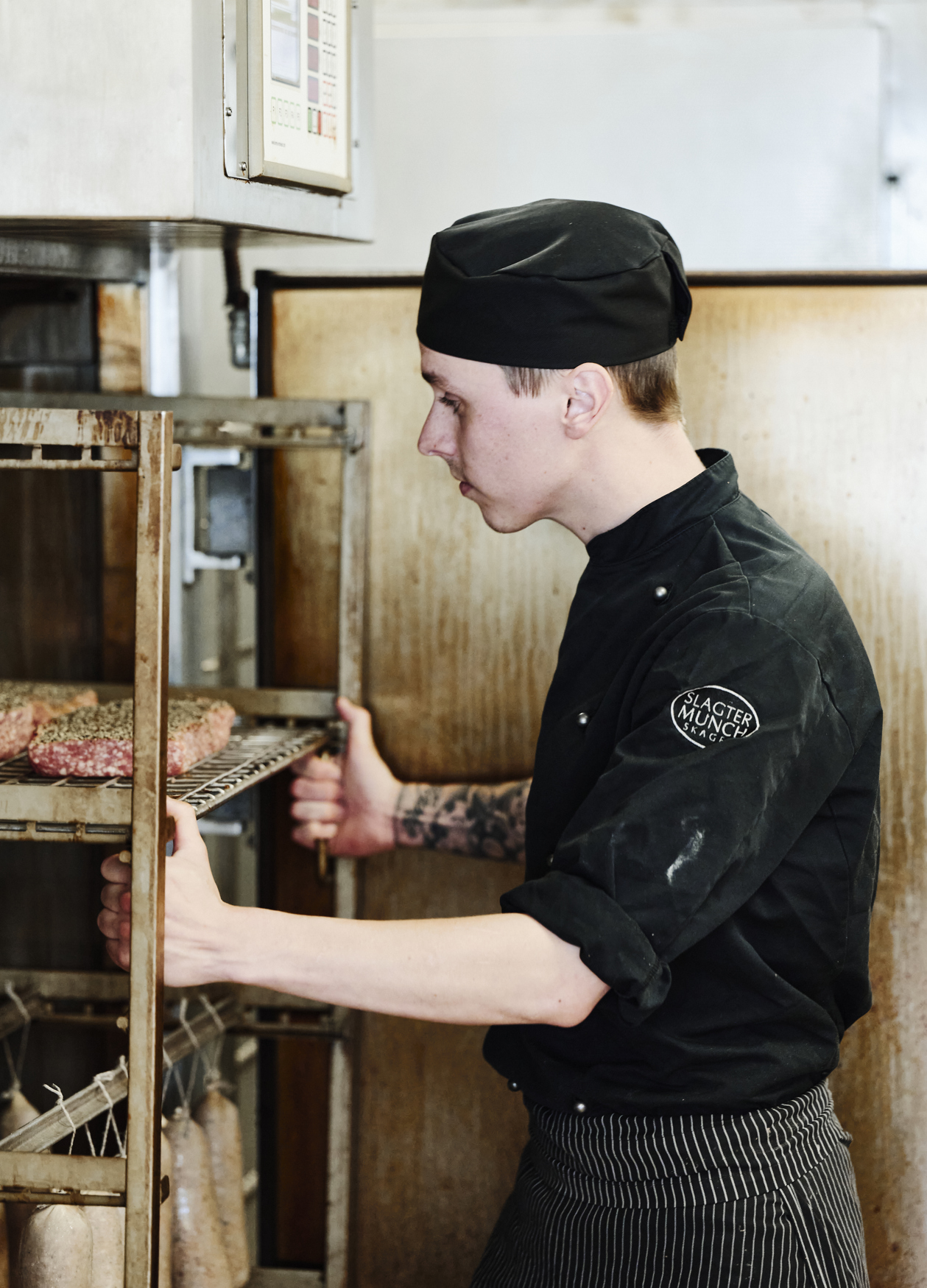 Gourmetslagter ved rygeovn